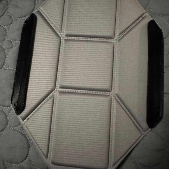 Peak Design Every Day Tote\Backpack Black with Gray Interior - Picture 7 of 16